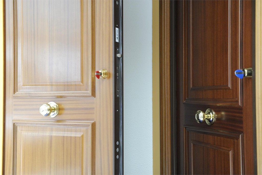 ✓ PUERTAS de SEGURIDAD para viviendas  Tipos de Puertas Acorazadas,  diferencias ¿Cuál instalar? 